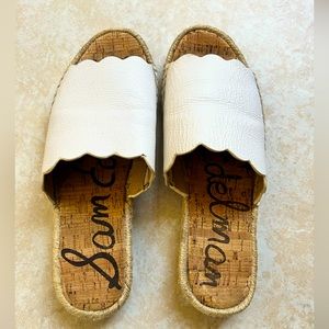 SAM EDELMAN Andy White Pebbled Leather
Scalloped Edge Slides Flat Sole Size 9